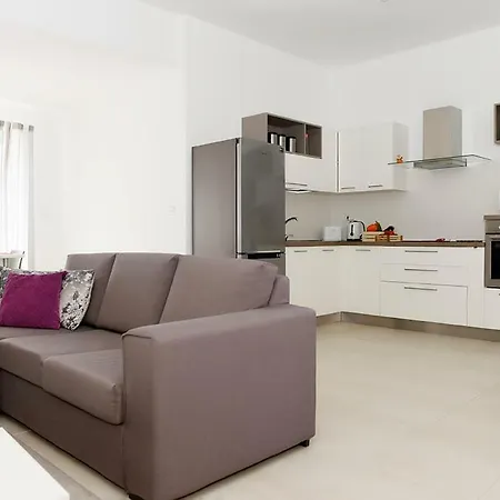 Apartment 13 Village *